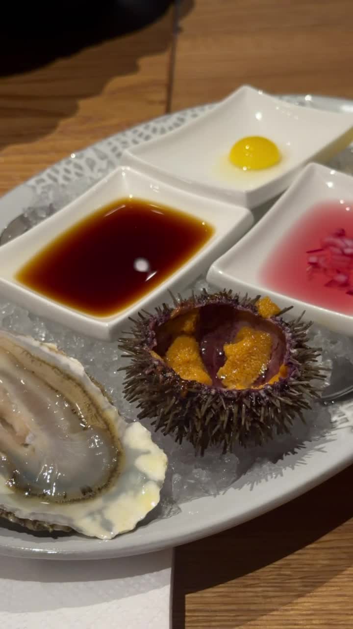 Устрица и морской ёж